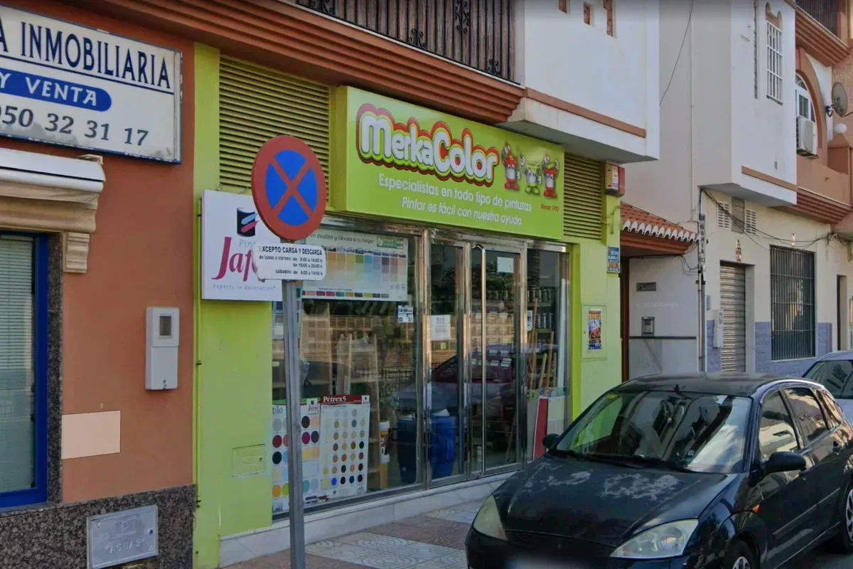 Tienda Merkacolor en la Avenida de Roquetas